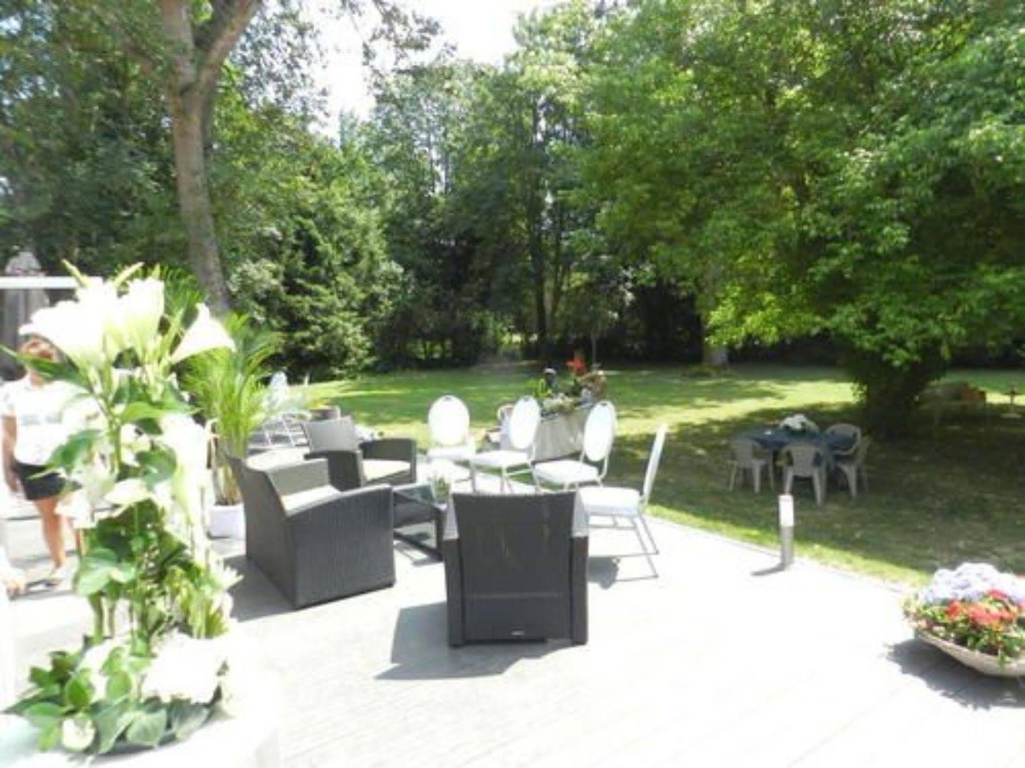 Domaine De La Palle Понжибо Екстериор снимка