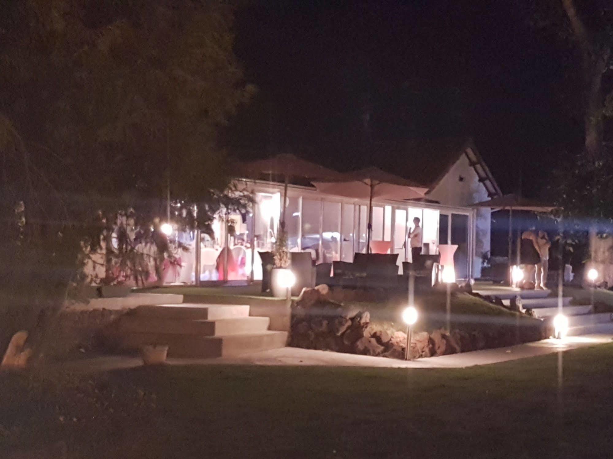 Domaine De La Palle Понжибо Екстериор снимка